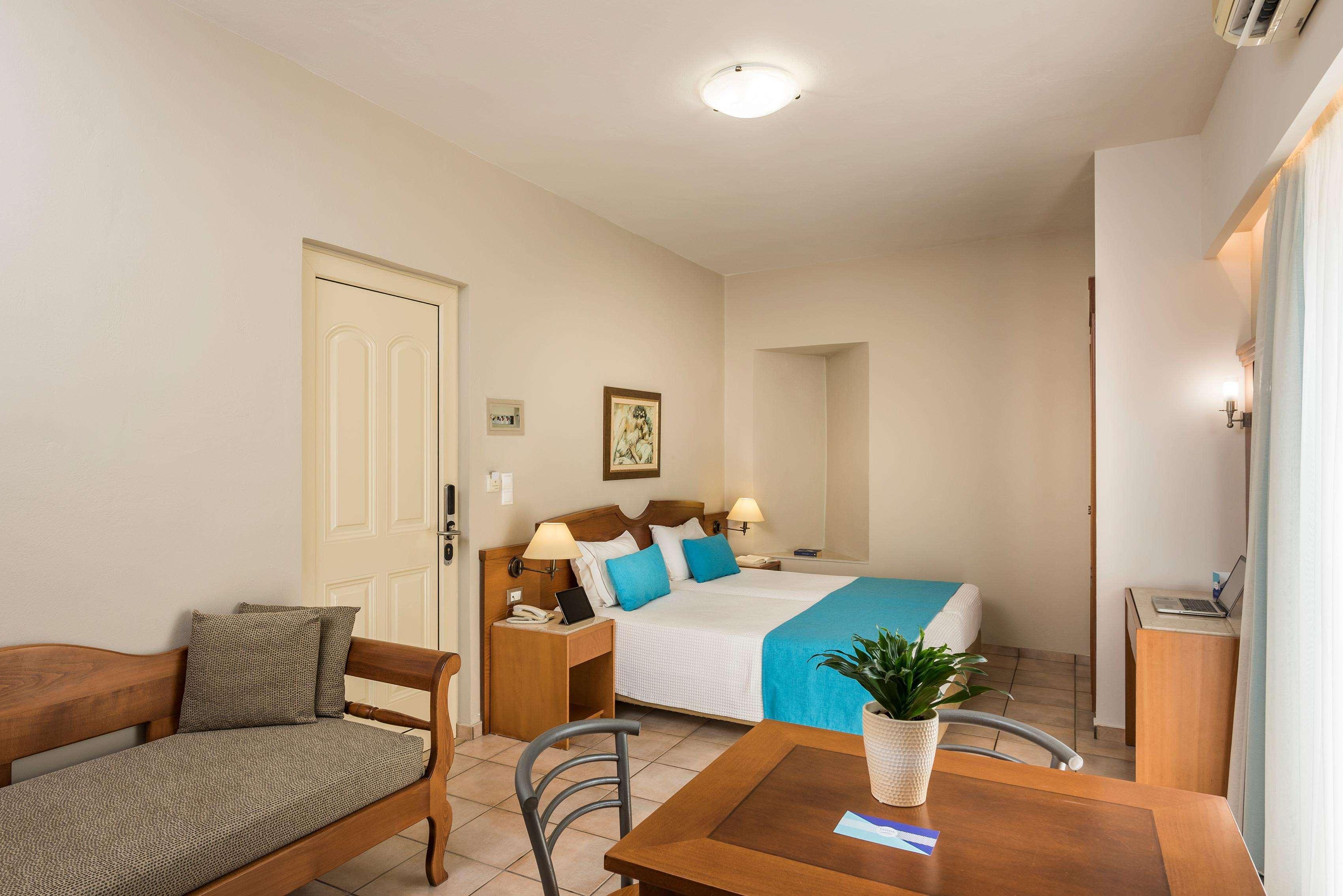 Agia Marina Elotis Suites (Adults Only) מראה חיצוני תמונה